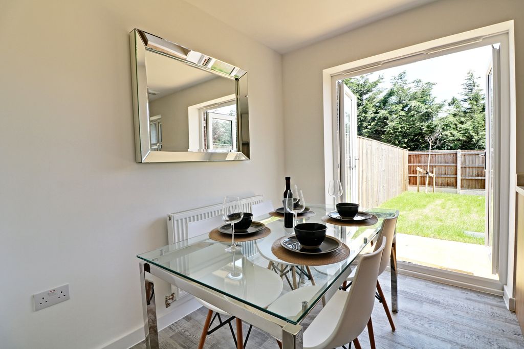 Property photo 3 of 6 Dining