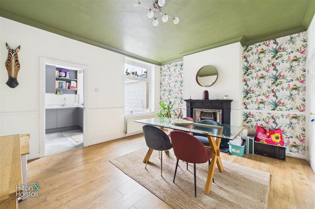 Property photo 3 of 11 Hawthorne Terrace
