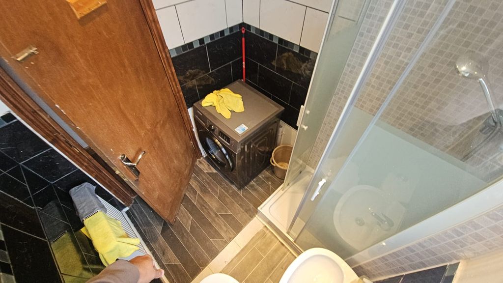 Property photo 3 of 4 Laundry  With Shower