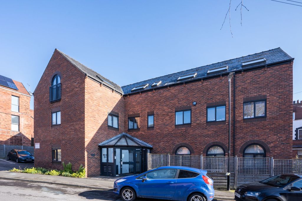 Property photo 1 of 8