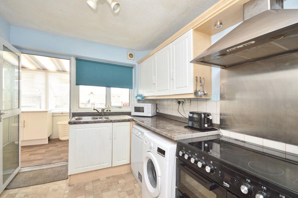 Property photo 3 of 16 Kitchen