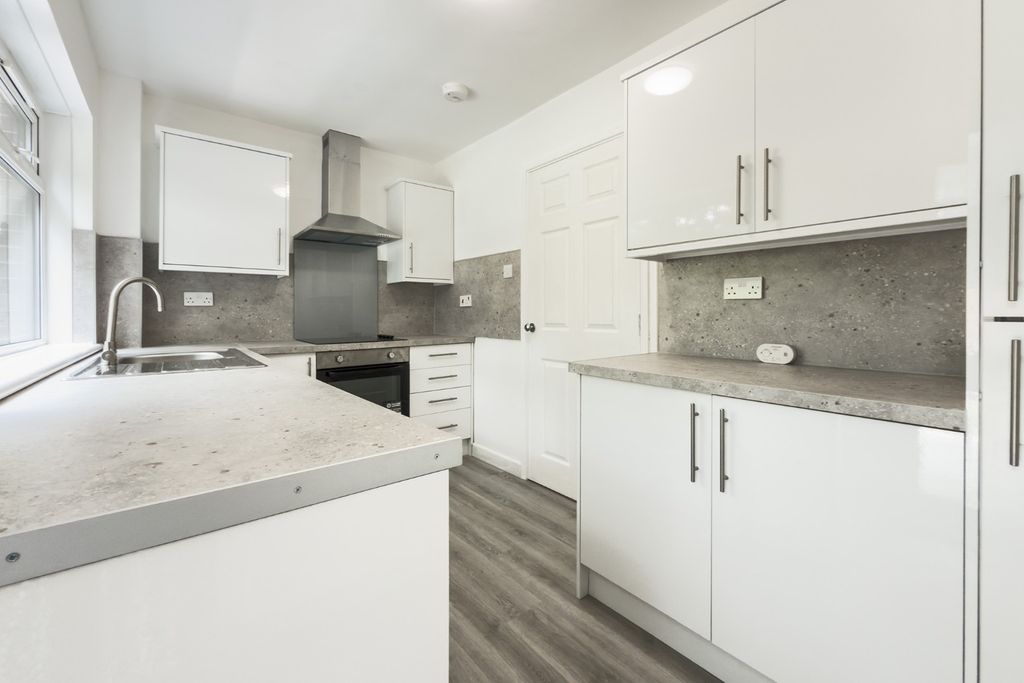 Property photo 3 of 16 4372306