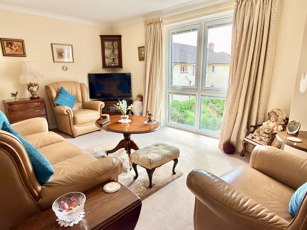 Property photo 2 of 11