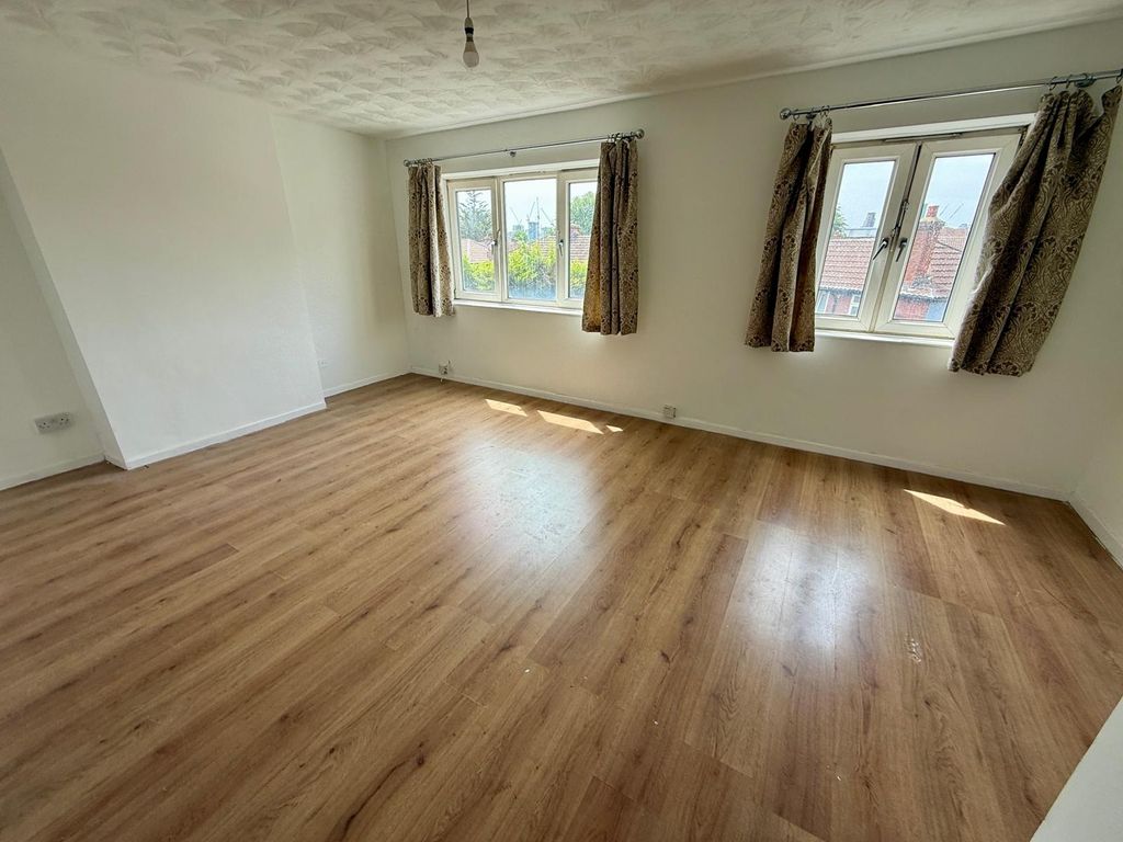 Property photo 1 of 12 3-Bedroom Maisonette Near Plaistow