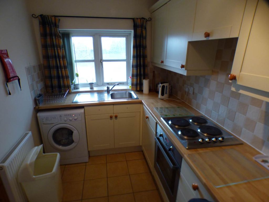 Property photo 2 of 10 Kitchen