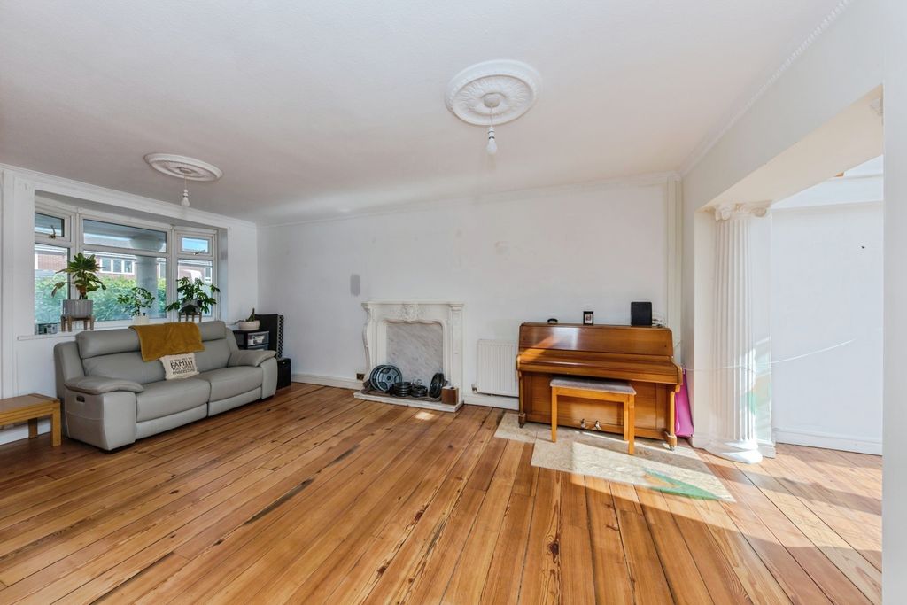 Property photo 2 of 19 Pbox-Img.Jpg