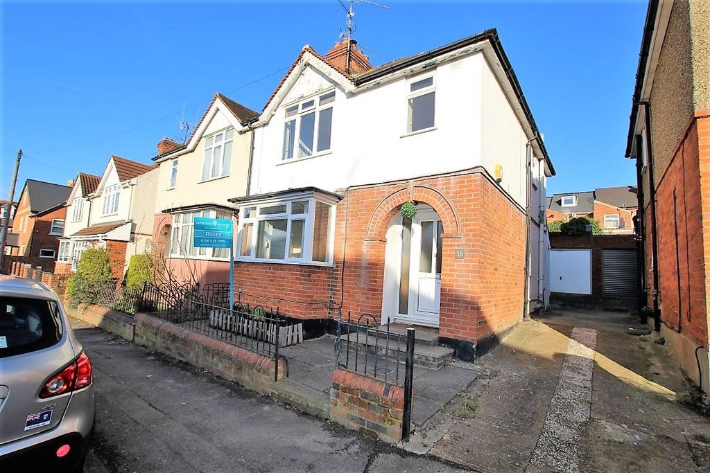 3 bed semi-detached house to rent Reading