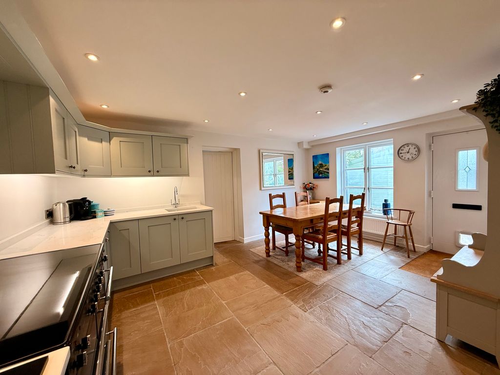 Property photo 2 of 17 Kitchen