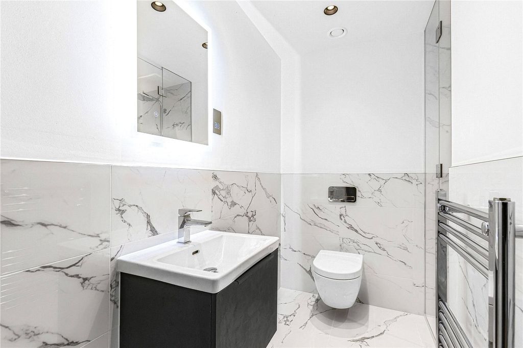 Additional image 29 of 6 bed detached house to rentRosebury Close, Goffs Oak, Waltham Cross, Hertfordshire EN7