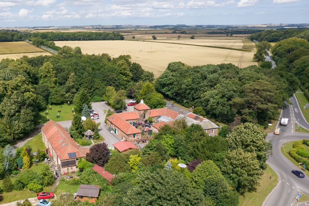 Property photo 2 of 77 Photo 2