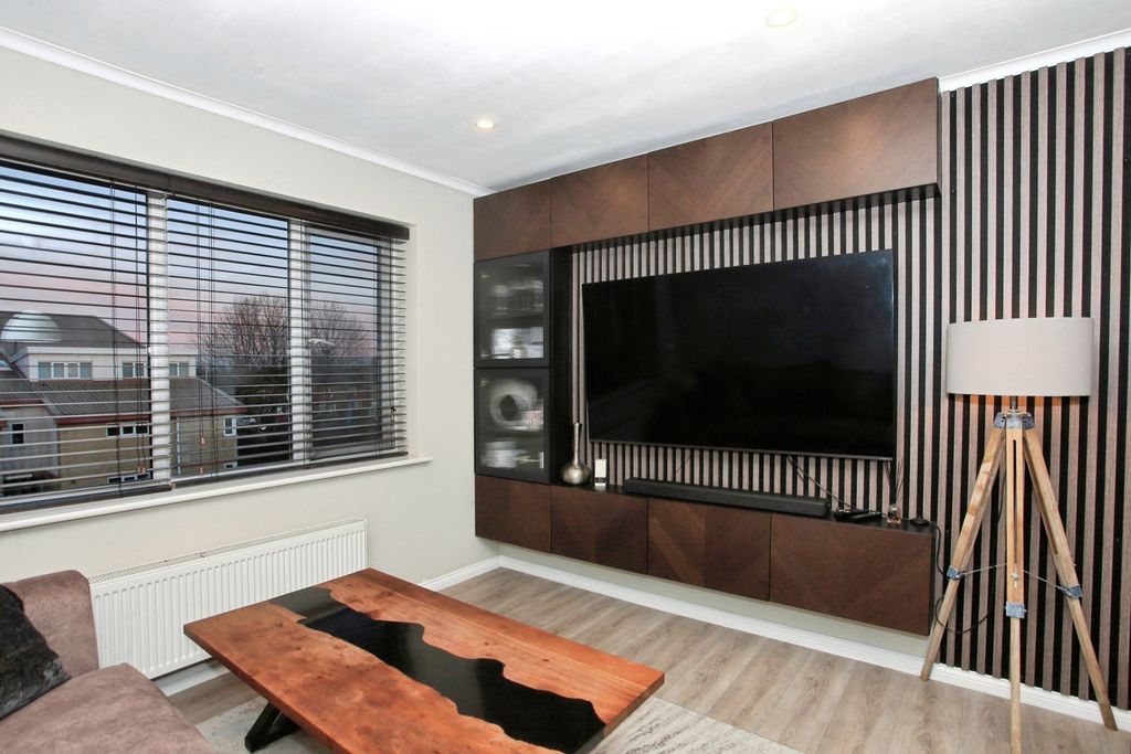 Property photo 3 of 17 Photo