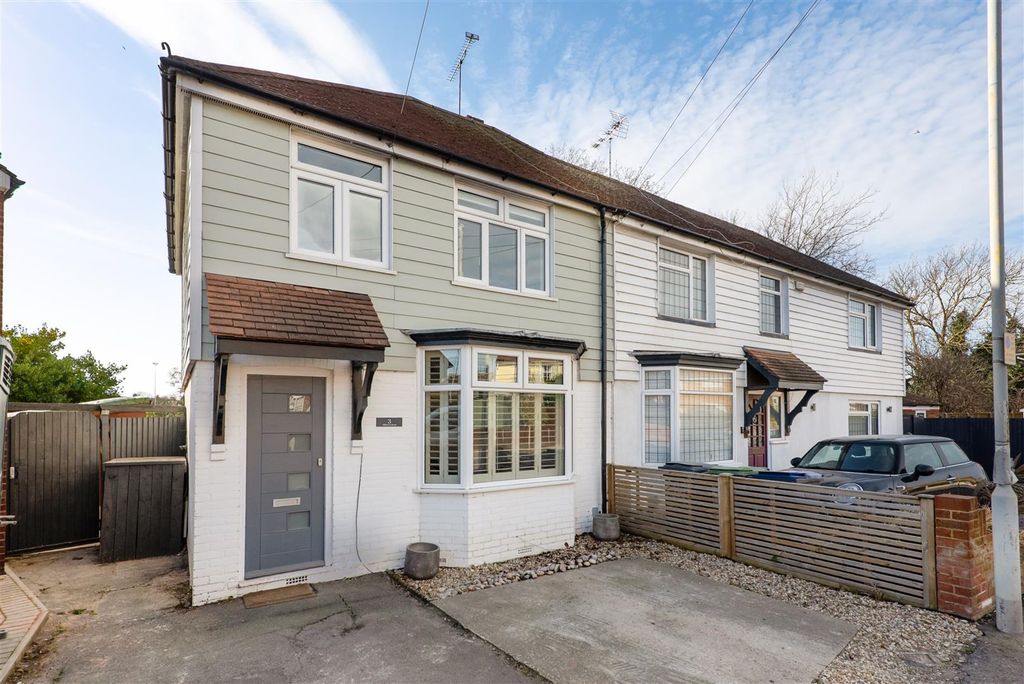 Property photo 1 of 14 Millstrood Road, Whitstable