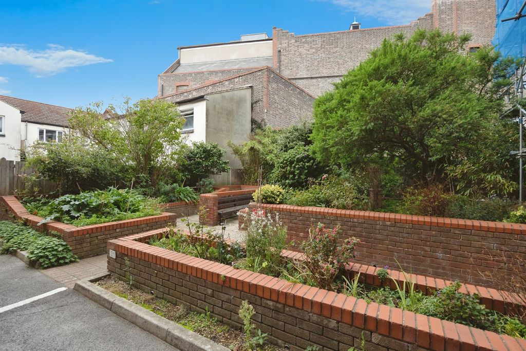 Property photo 2 of 23