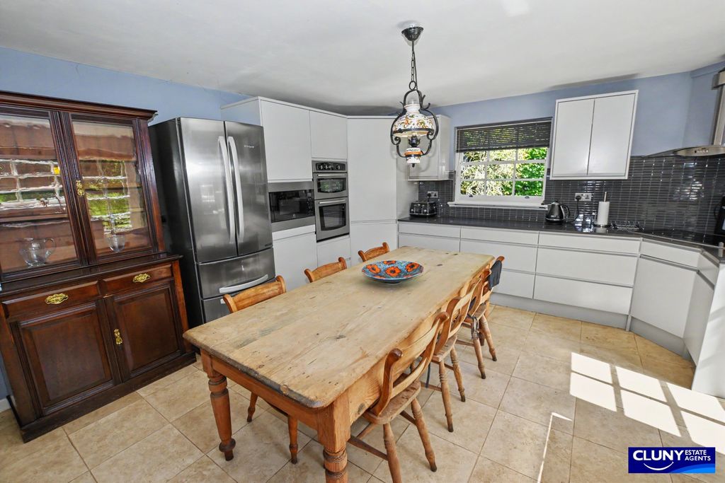Property photo 2 of 35