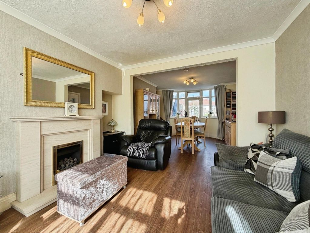 Property photo 2 of 23 Lounge