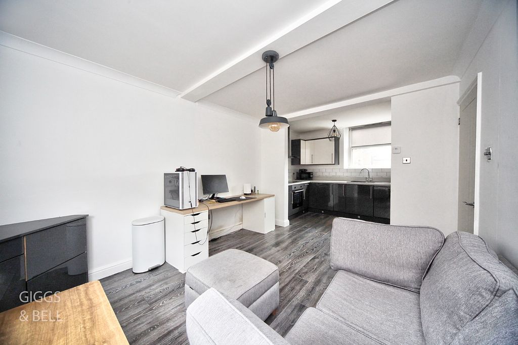 Property photo 2 of 11 4483981