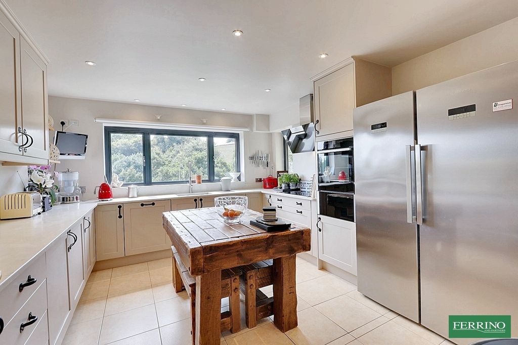 Property photo 3 of 29 Kitchen Breakfast Room