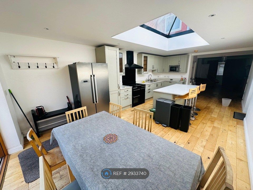 Property photo 2 of 12 Kitchen