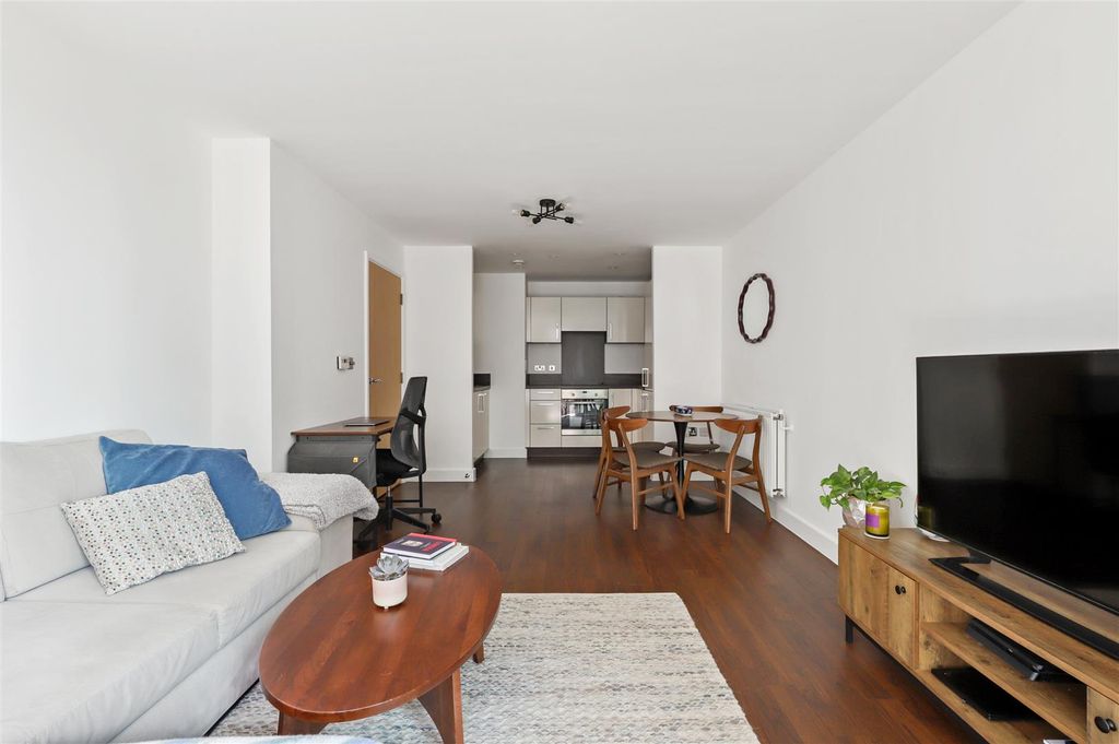 Property photo 2 of 8