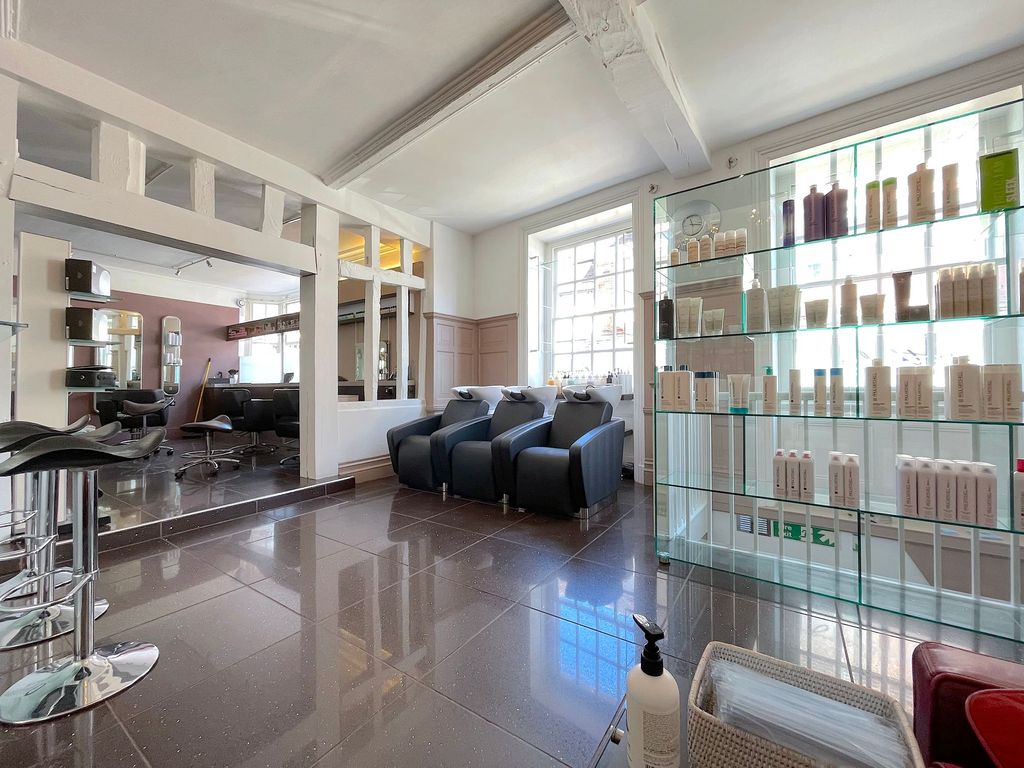 Property photo 2 of 21 Main Salon (2)