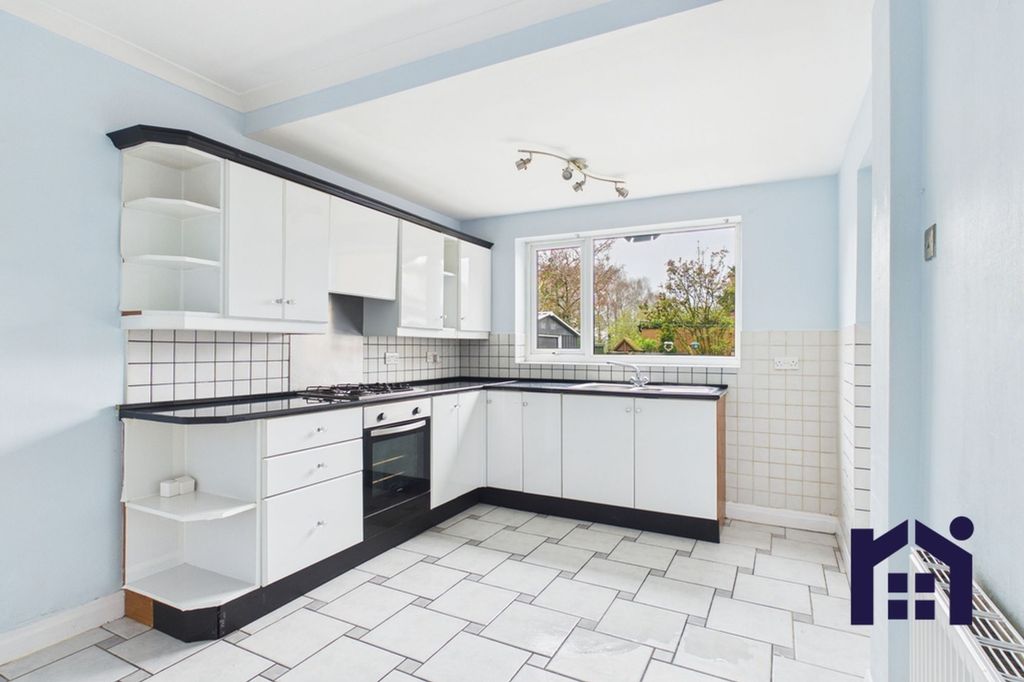 Property photo 3 of 18 Dining Kitchen