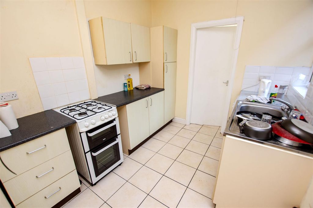 Property photo 2 of 14 Approach
