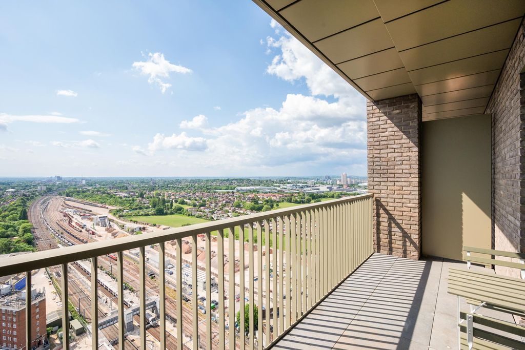 Property photo 2 of 11