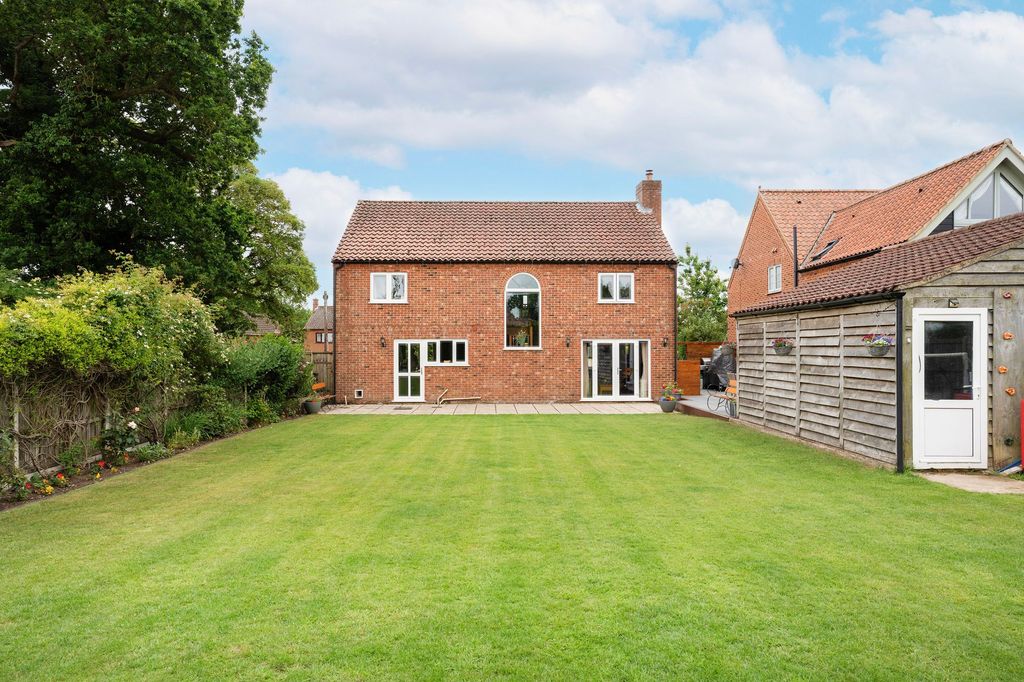 Property photo 2 of 26