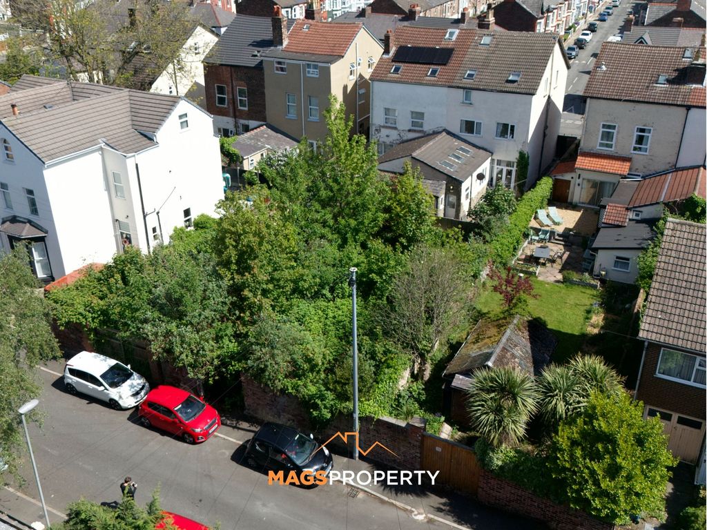 Property photo 2 of 12
