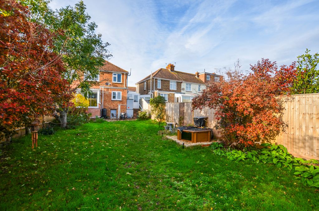 Property photo 2 of 28