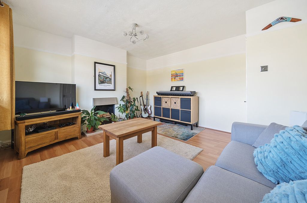 Property photo 3 of 9 1324328-8-6877A56...
