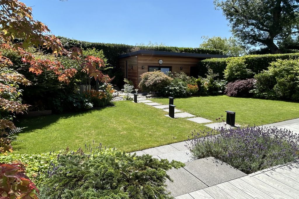 Property photo 3 of 29 Garden