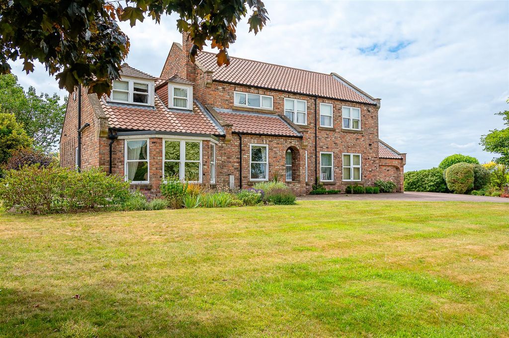 Property photo 2 of 38