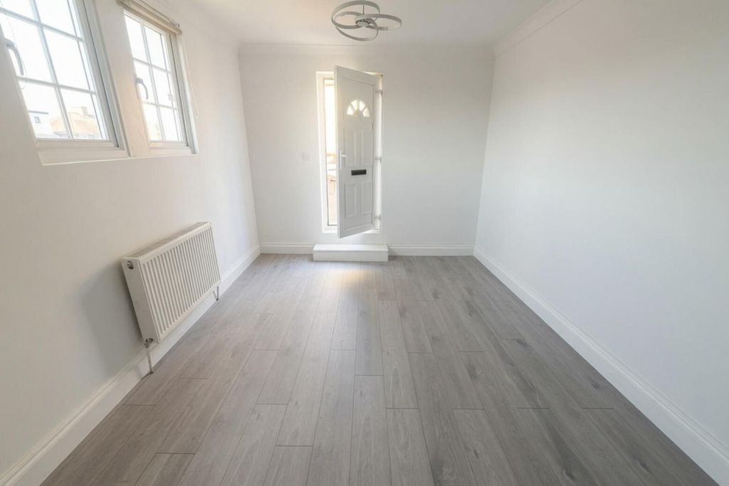 Property photo 2 of 11 8.Png