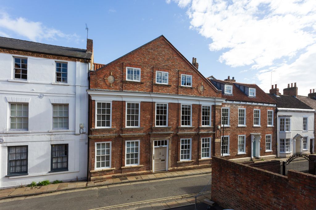 Property photo 1 of 14 Exterior