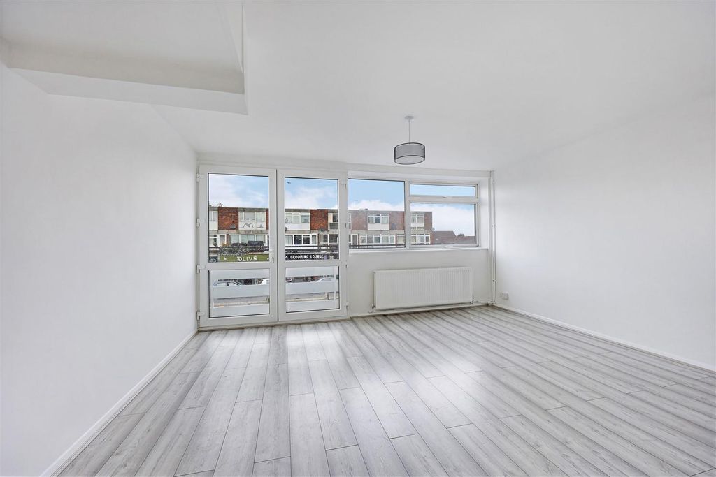 Property photo 3 of 18 4D4A0895.Jpg