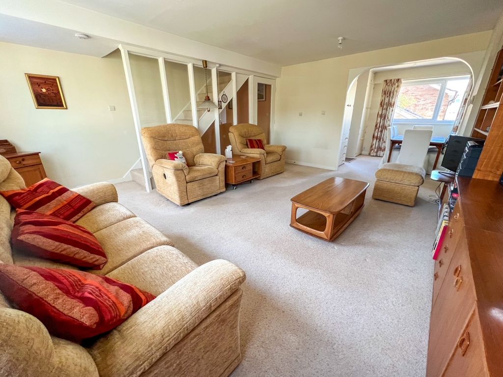 Property photo 2 of 32