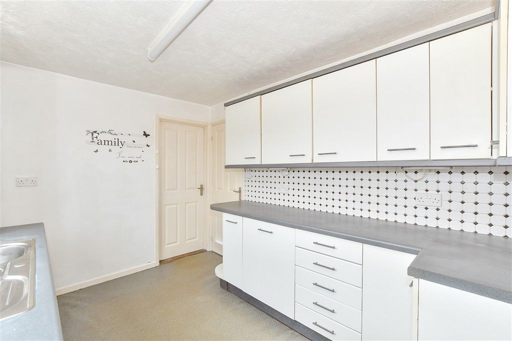 Property photo 2 of 9 Kitchen