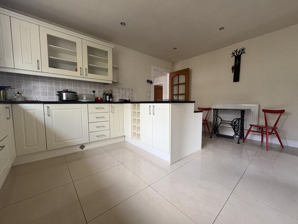 Property photo 2 of 23 Kitchen