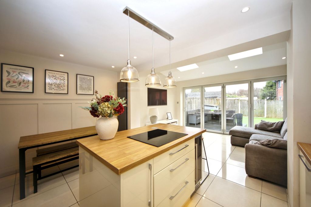 Property photo 2 of 25