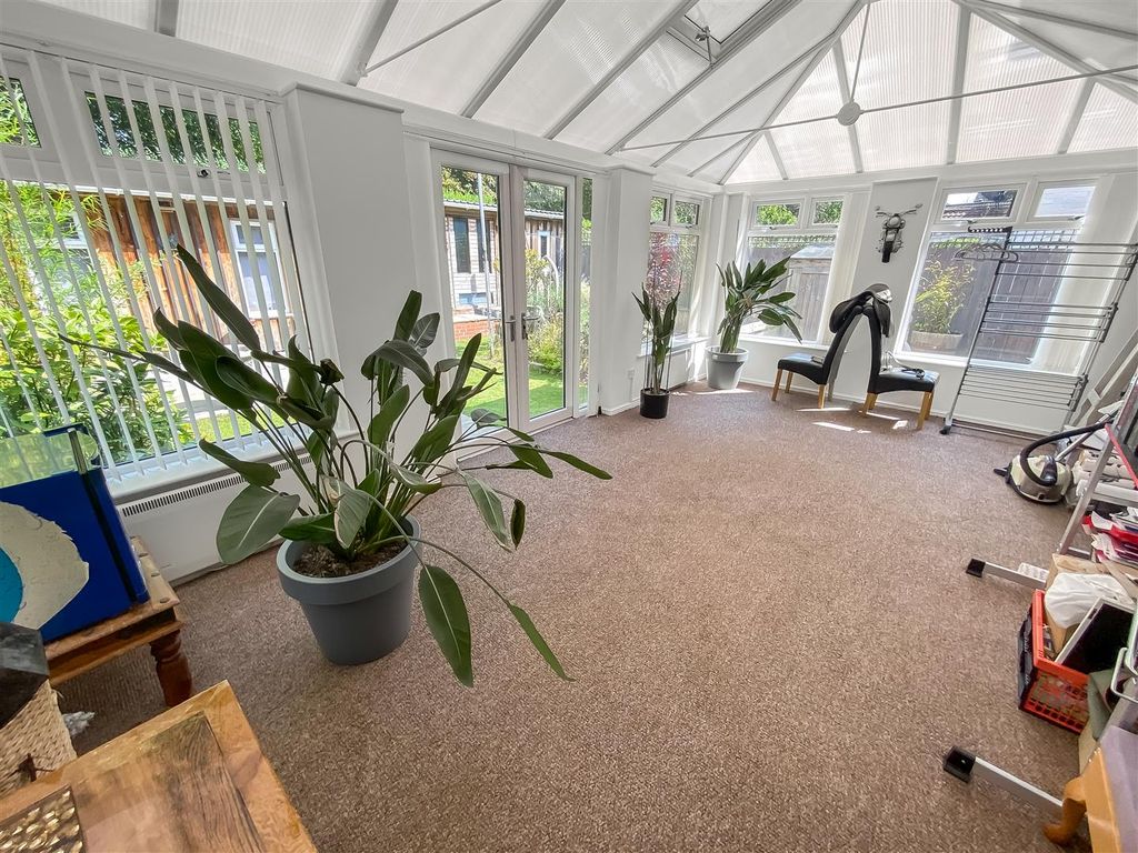 Property photo 2 of 17 Conservatory