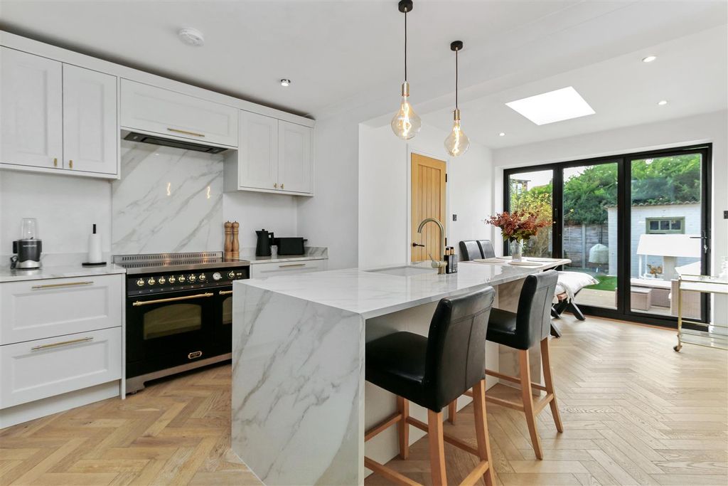 Property photo 2 of 14 Rt_Wt_Bxh_T_Job169_77 Jackson Road_24_121120252216