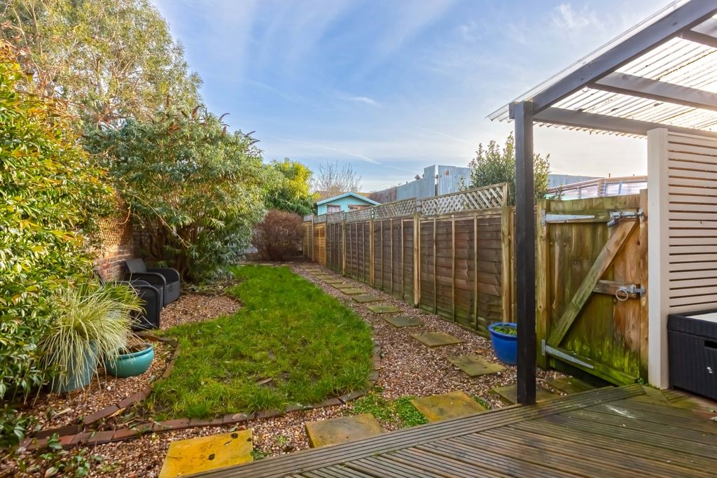 Property photo 2 of 28 South Street_20