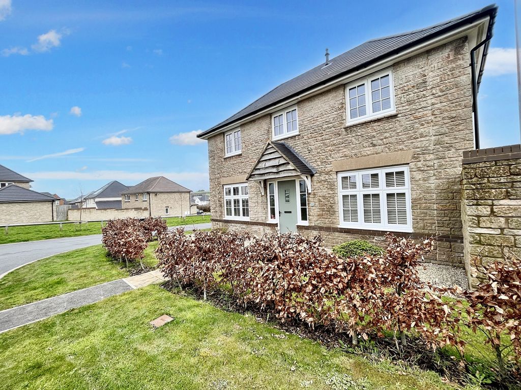 Property photo 1 of 22 Image00002