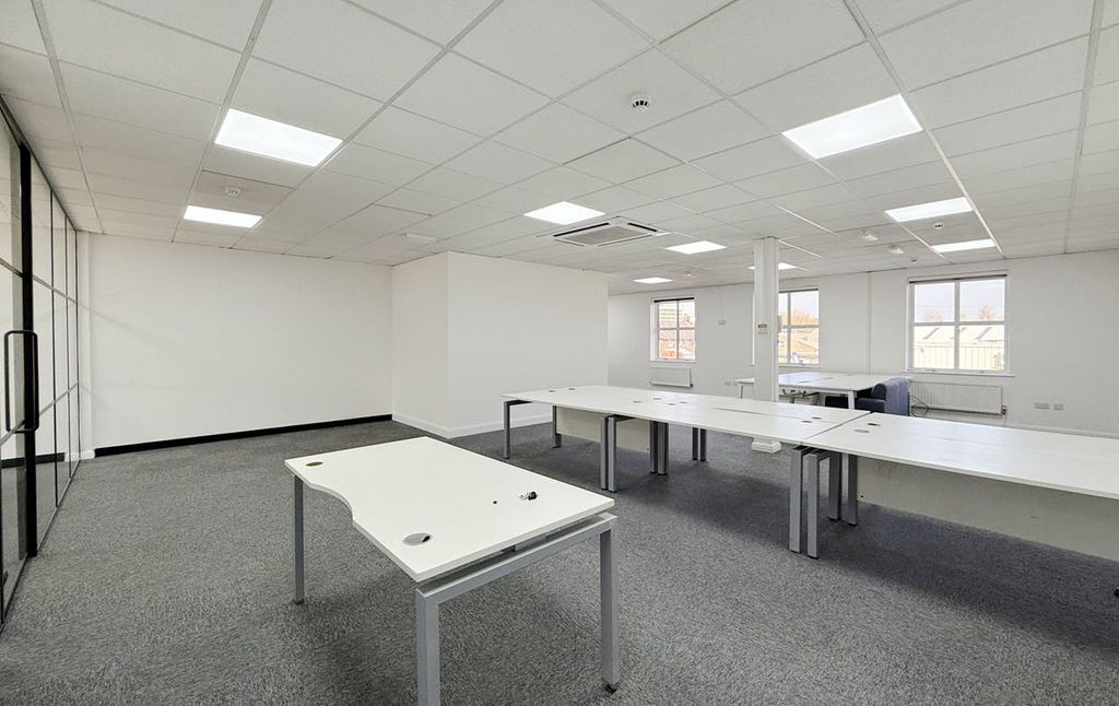 Property photo 3 of 12 Officetolet_Altrincham_0000S_0001S_0007_Layer67.Png