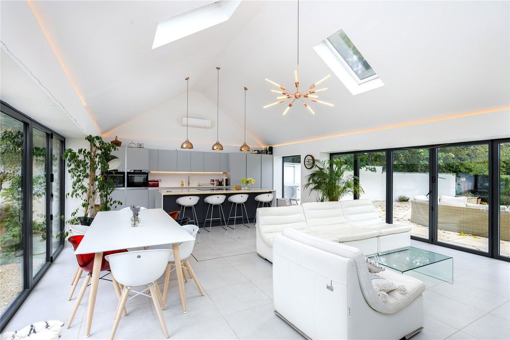 Property photo 1 of 15 Picture No. 05