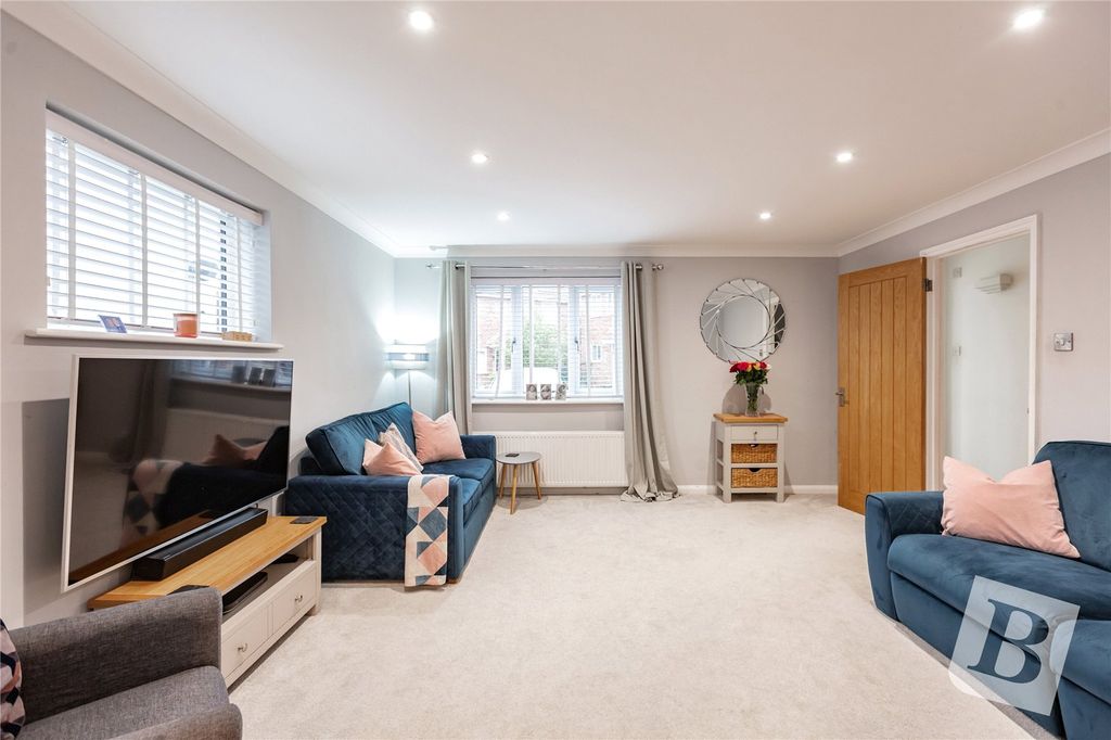 Property photo 2 of 25 Living Room