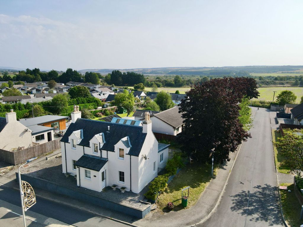Property photo 2 of 32