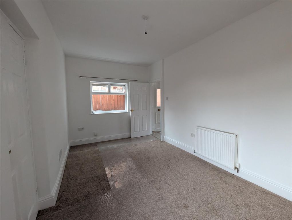 Property photo 3 of 10 Dining Room