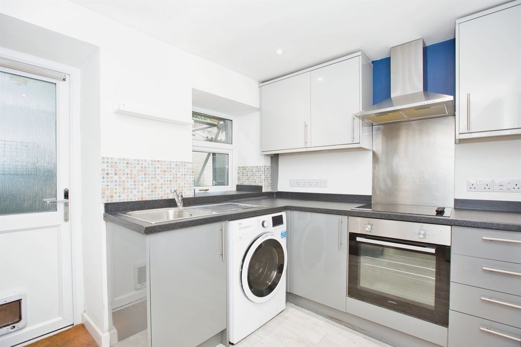 Property photo 3 of 16